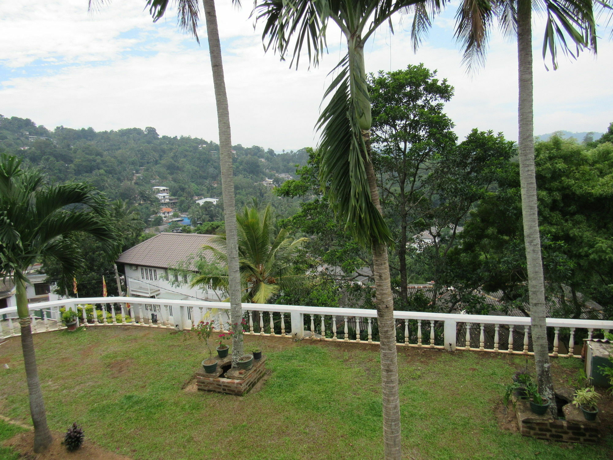 King Leisure Residence Kandy Bagian luar foto