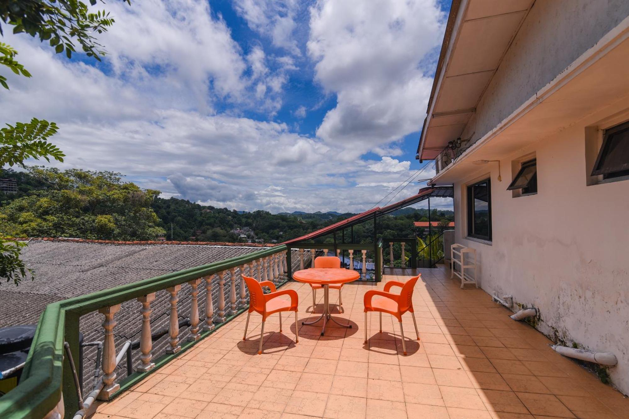 King Leisure Residence Kandy Bagian luar foto